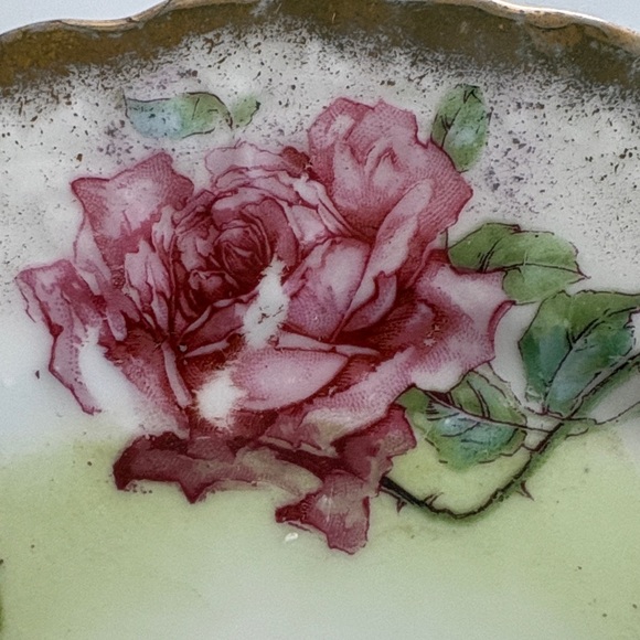 Vintage Rose Decor Plate with Gold Trim - Picture 3 of 6